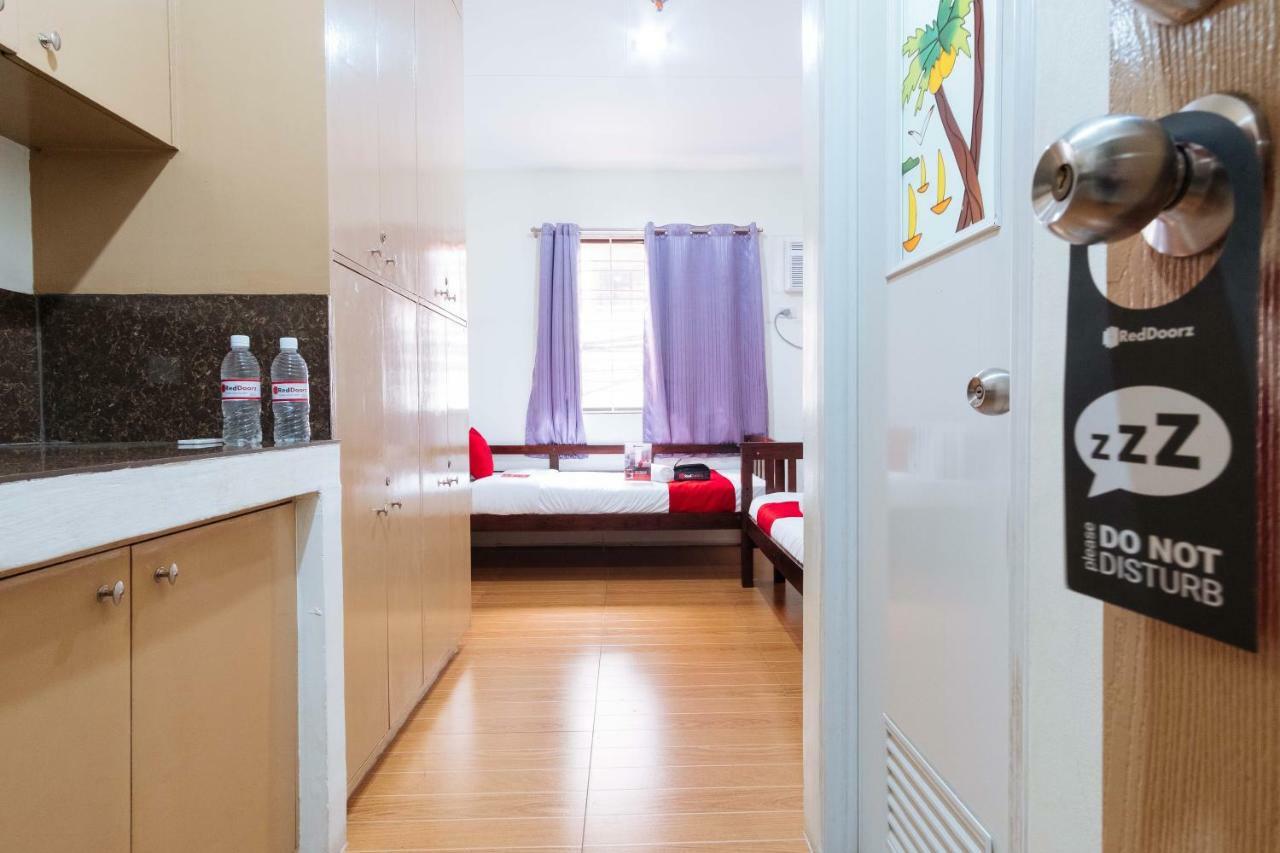 Reddoorz Near Robinsons Place Manila Exterior photo