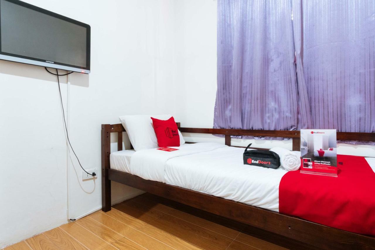 Reddoorz Near Robinsons Place Manila Exterior photo