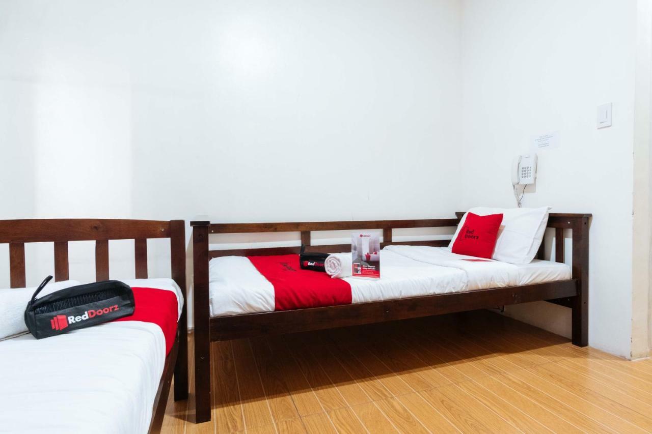 Reddoorz Near Robinsons Place Manila Exterior photo